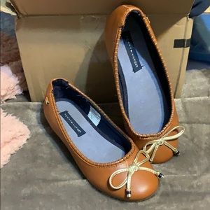 Tommy Hilfiger size 1 girls flat never worn